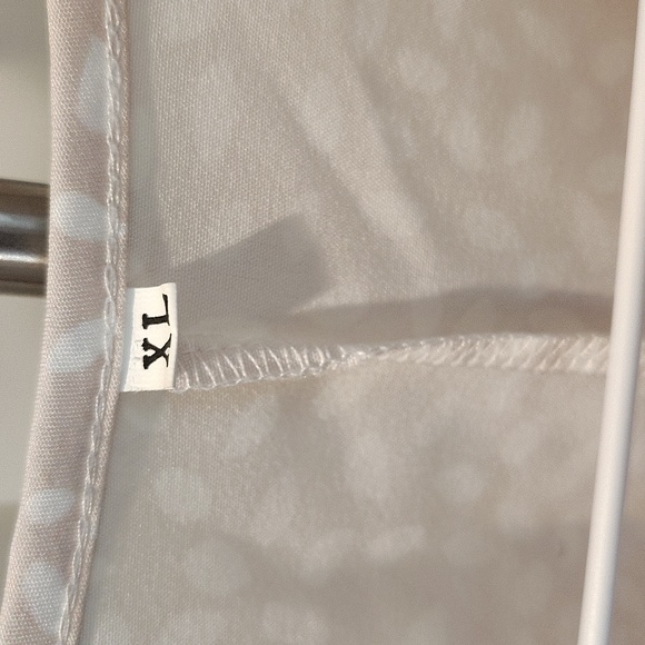 Chic Cream Patterned Blouse - Picture 2 of 6